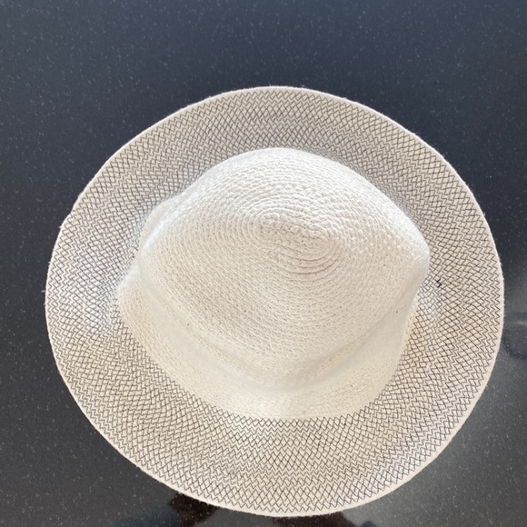 Beautiful hat - Picture 2 of 7